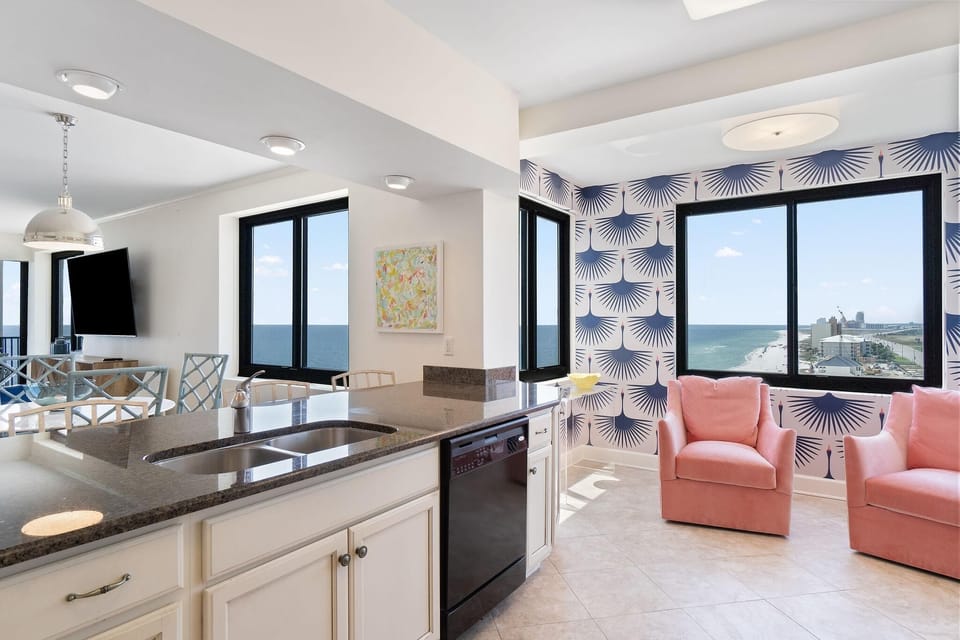 Condo, Multiple Beds (Broadmoor 1105) | Private kitchen | Oven, toaster, paper towels