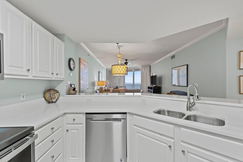 Condo, Multiple Beds (Palacio 1403) | Private kitchen | Oven, toaster, paper towels