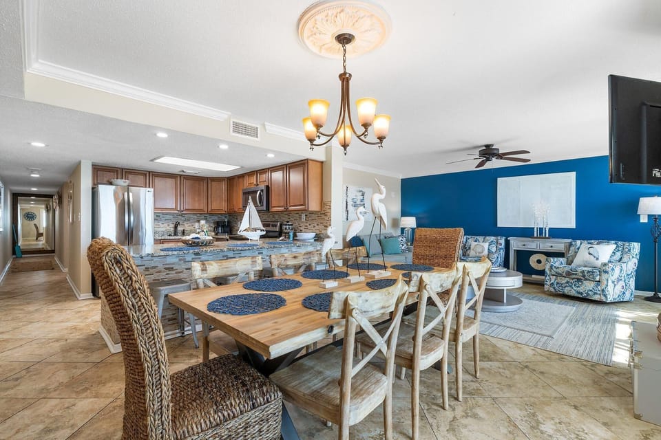 Condo, Multiple Beds (Castaways 5D) | Dining
