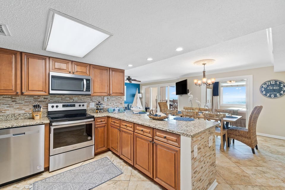 Condo, Multiple Beds (Castaways 5D) | Private kitchen | Oven, toaster, paper towels