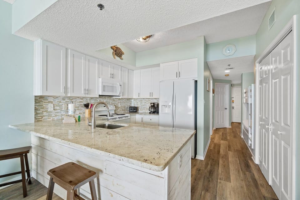 Condo, 1 Queen Bed with Sofa bed (Tidewater 703) | Private kitchen | Oven, toaster, paper towels