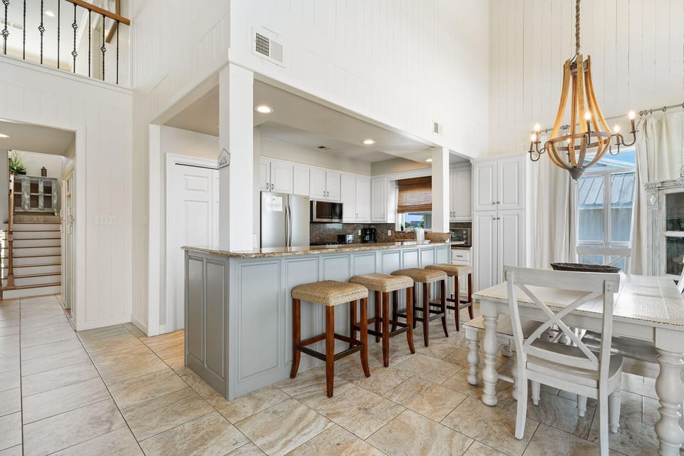 House, Multiple Beds (Lime In The Coconut) | Private kitchen | Oven, toaster, paper towels