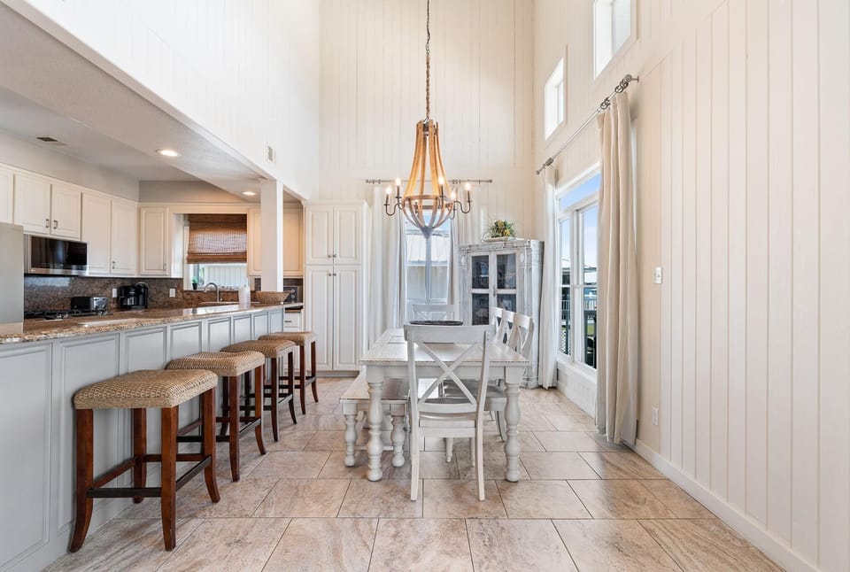 House, Multiple Beds (Lime In The Coconut) | Dining