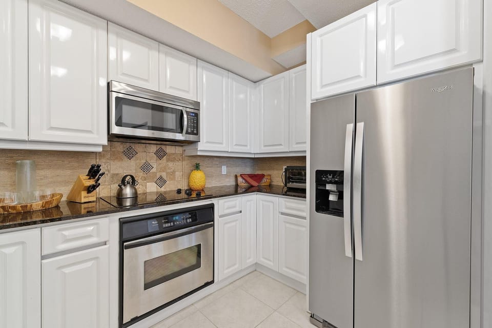 Condo, Multiple Beds (Beach Colony East 6B) | Private kitchen | Oven, toaster, paper towels
