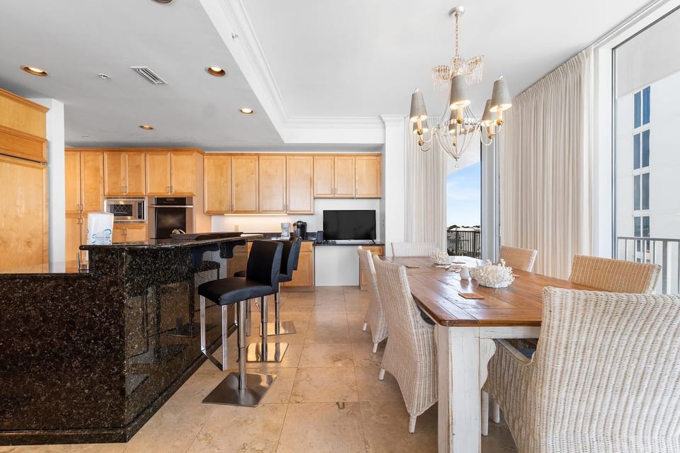 Condo, Multiple Beds (Mediterranean East 401) | Dining