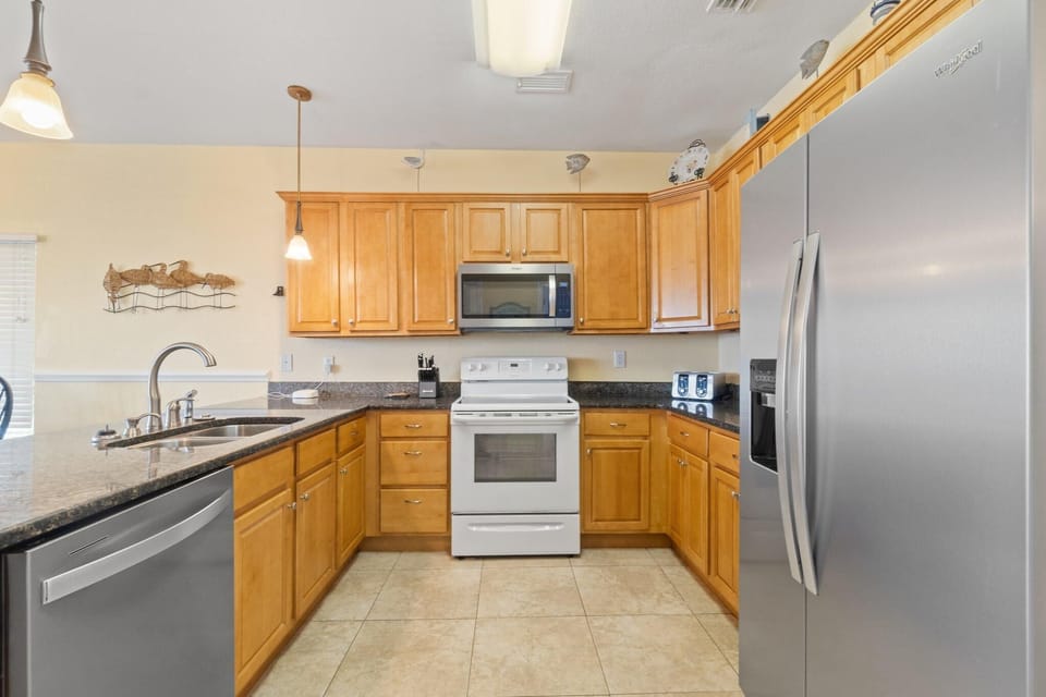 House, Multiple Beds (Labacoco West) | Private kitchen | Oven, toaster, paper towels