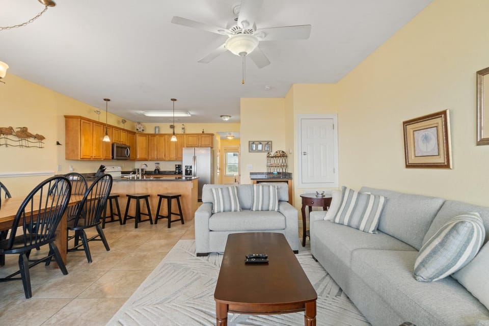 House, Multiple Beds (Labacoco West) | Living area | TV