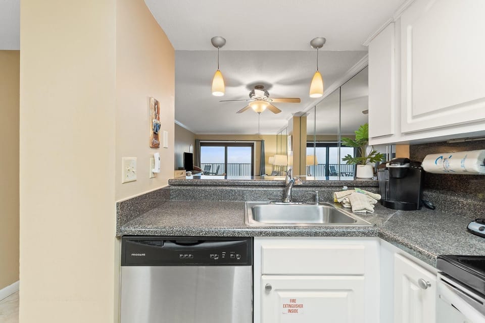 Private kitchen | Oven, toaster