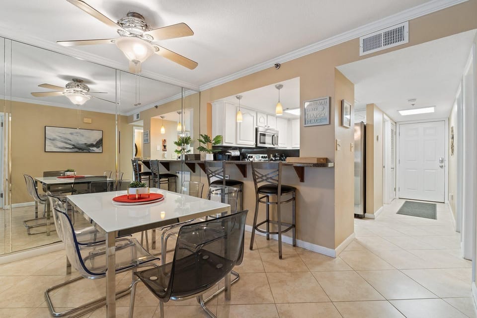 Condo, Multiple Beds (Ocean Breeze East 703) | Dining