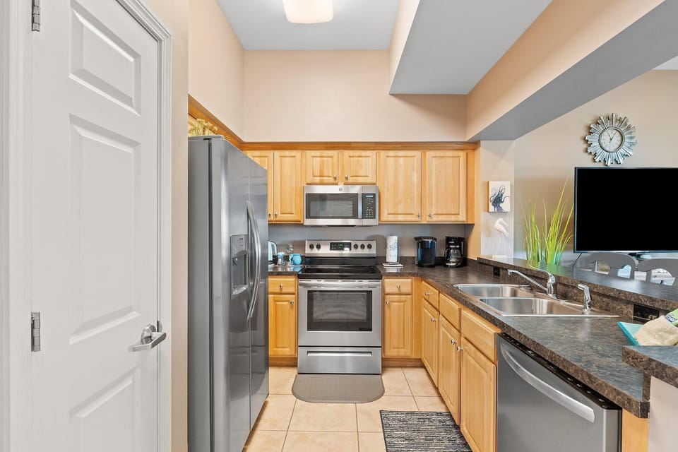 Condo, Multiple Beds (Villagio C246) | Private kitchen | Oven, toaster, paper towels