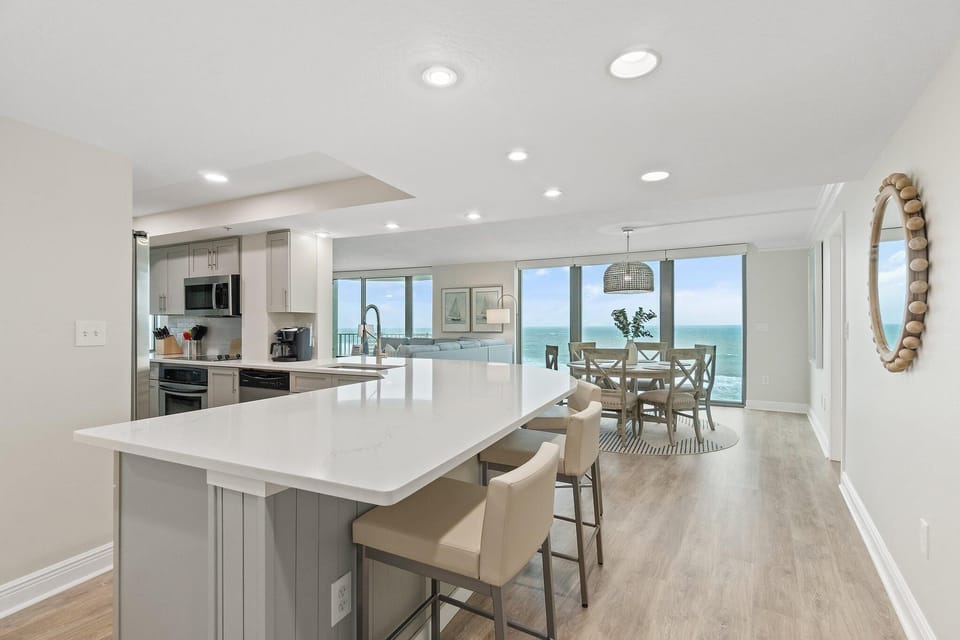 Condo, Multiple Beds (Perdido Towers East 901) | Private kitchen | Oven, toaster, paper towels