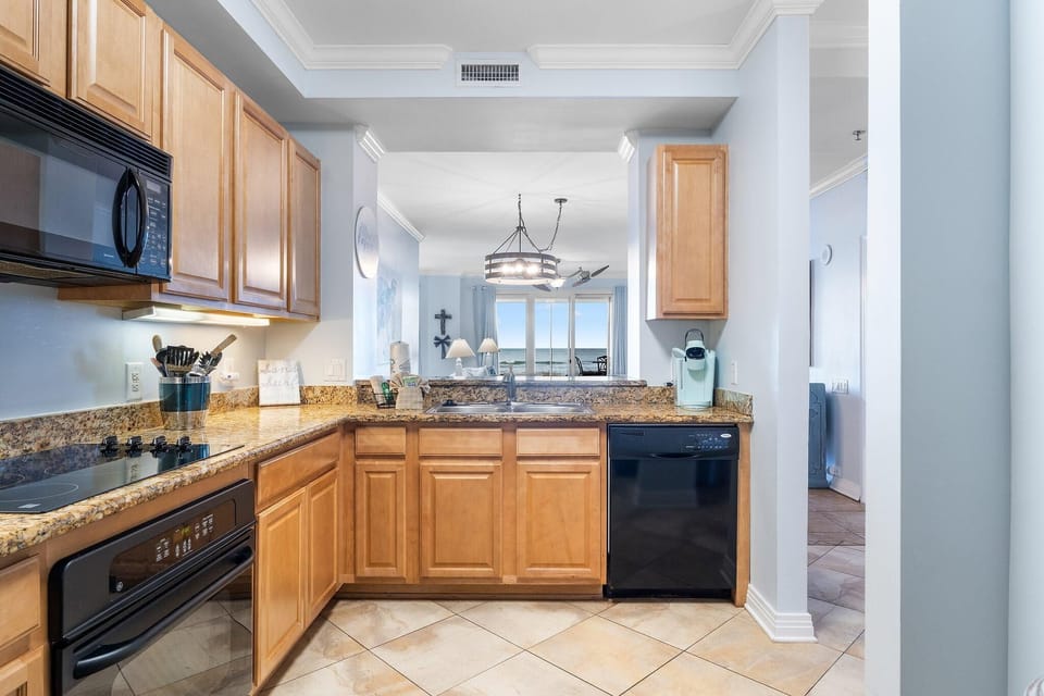 Condo, Multiple Beds (Beach Colony West 1B) | Private kitchen | Oven, toaster, paper towels