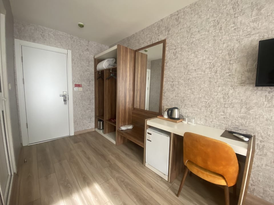 Deluxe Quadruple Room | Minibar, in-room safe, iron/ironing board, free WiFi