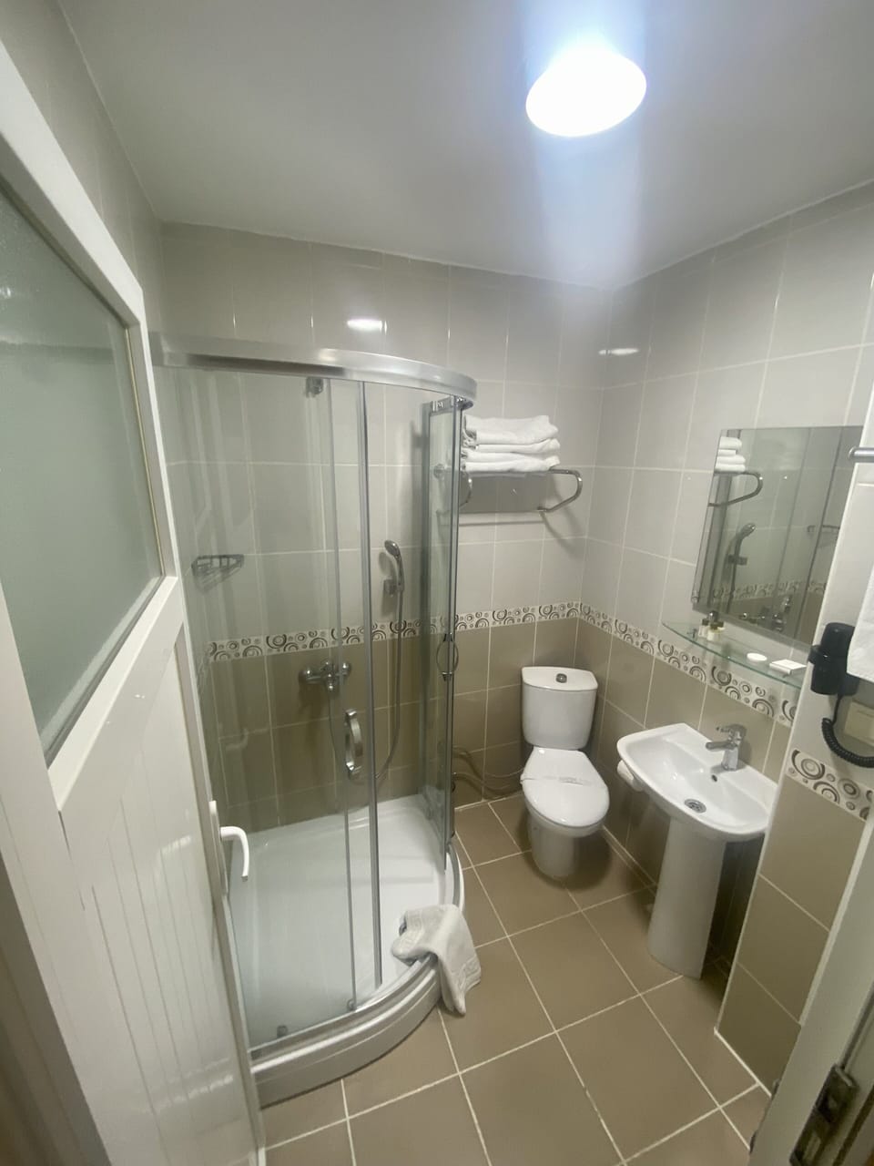 Economy Room | Bathroom | Shower, hair dryer, slippers, towels