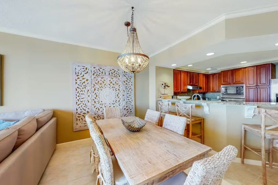 Condo, Multiple Beds (Colonnades 1402) | Dining