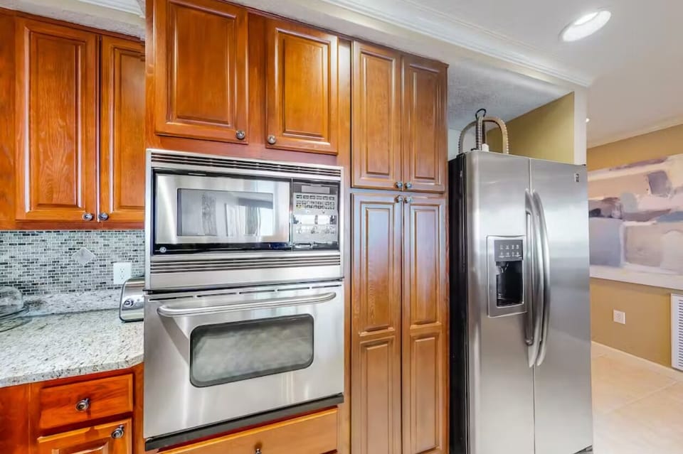 Condo, Multiple Beds (Colonnades 1402) | Private kitchen | Oven, toaster, paper towels