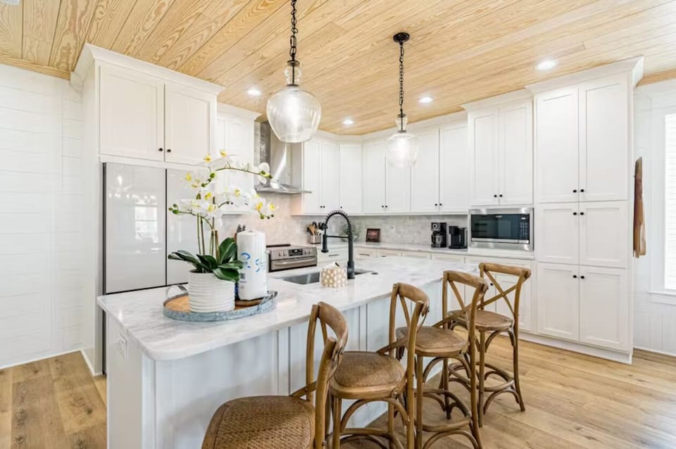House, Multiple Beds (The Perch) | Private kitchen | Oven, toaster, paper towels