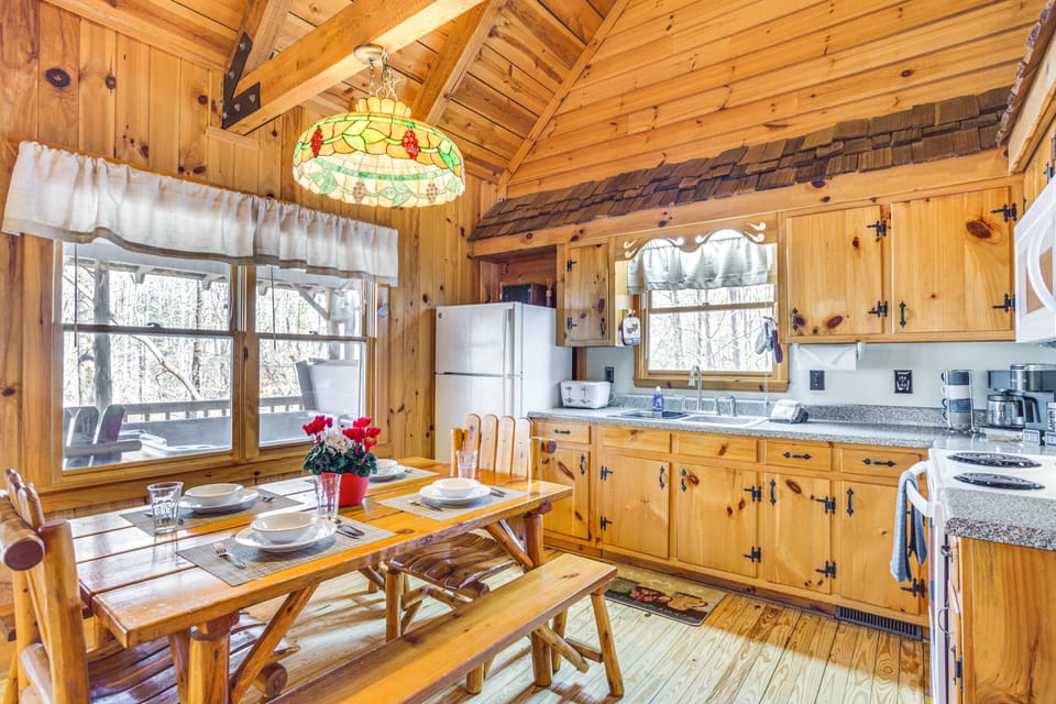 Dining Area | Dishware & Flatware Provided | Main Level