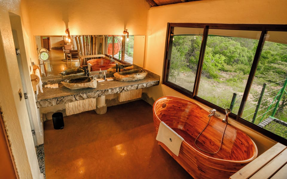 Family Room | Bathroom | Free toiletries, bathrobes, slippers, towels
