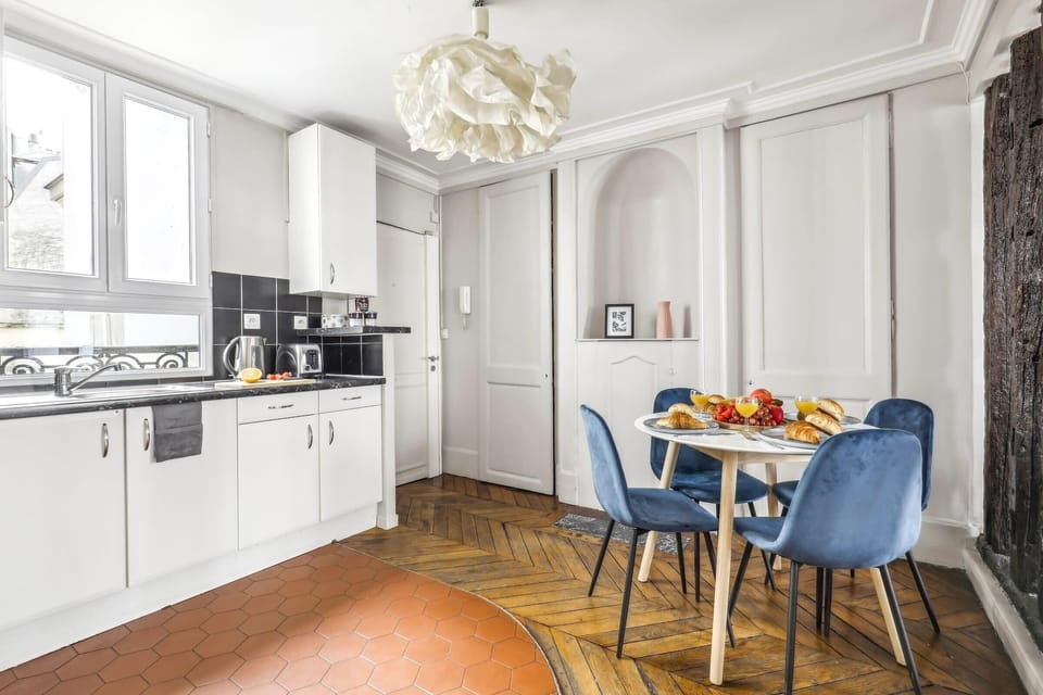 The kitchen and dining area