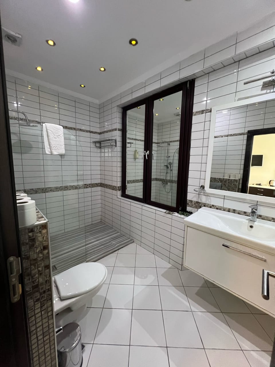 Deluxe Quadruple Room | Bathroom | Shower, designer toiletries, hair dryer, slippers