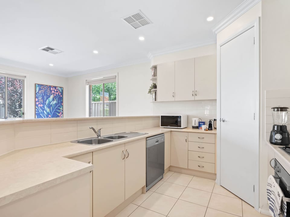 Kitchen with everything you need.