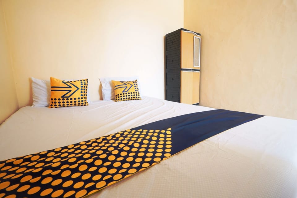 Basic Double Room | Free WiFi, bed sheets