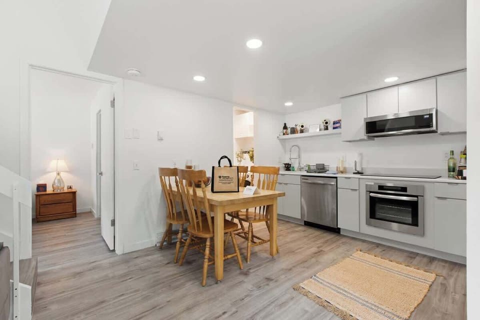 Well equiped kitchen for your cooking needs. 