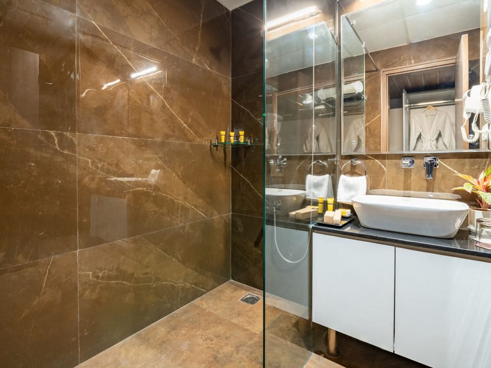 Shower, rainfall showerhead, towels