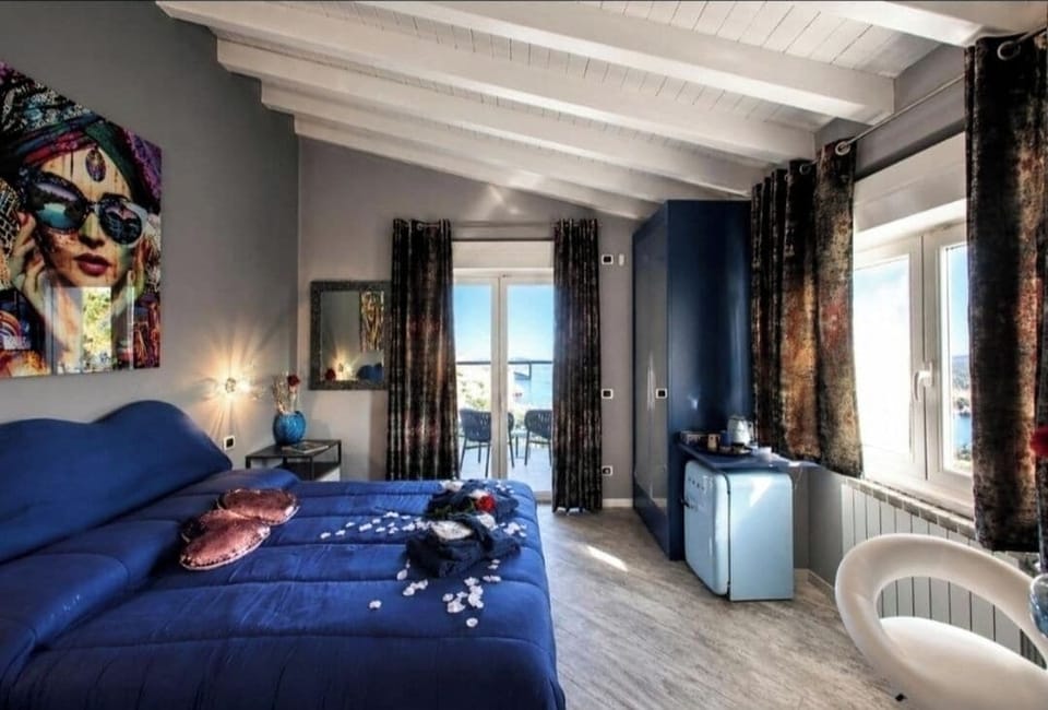 Deluxe Room | Frette Italian sheets, premium bedding, memory foam beds, minibar