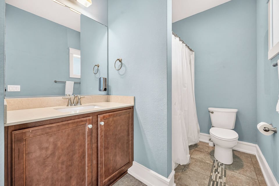 Level Three King En Suite Full Bath