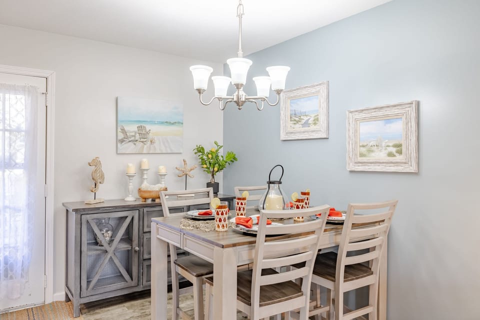 Dining Table with Seating for 6.