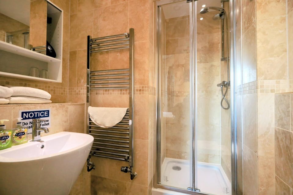 Double Room, Ensuite | Bathroom