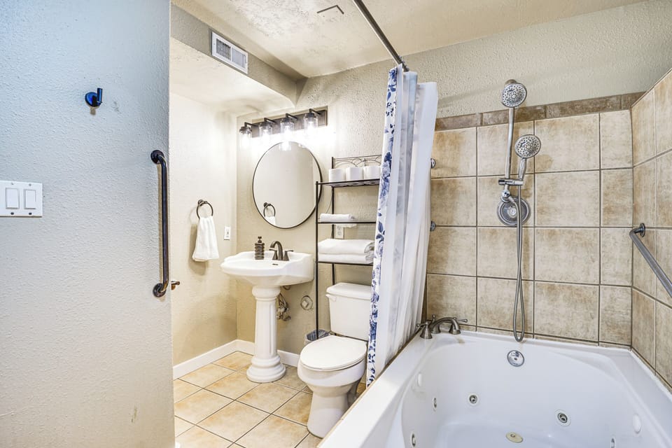 Utah Apartment: 2 Mi to Amphitheatre Apartment in West Jordan