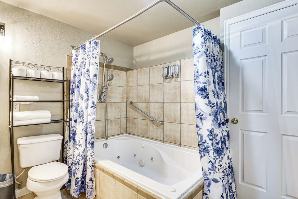 Utah Apartment: 2 Mi to Amphitheatre Apartment in West Jordan