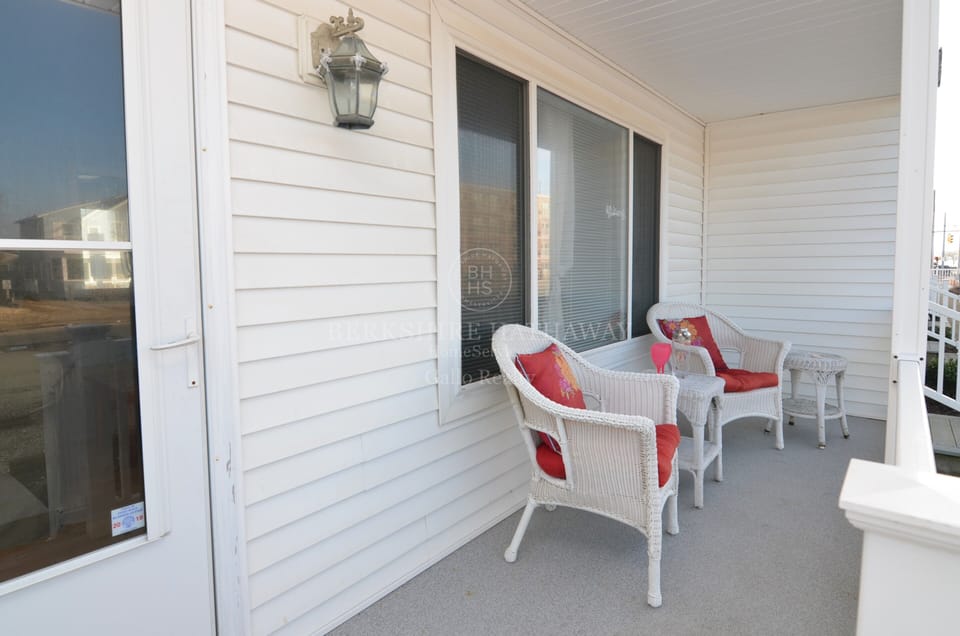 Welcome! Covered Porch