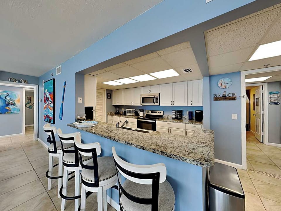 Kitchen - Breakfast Bar - Seating