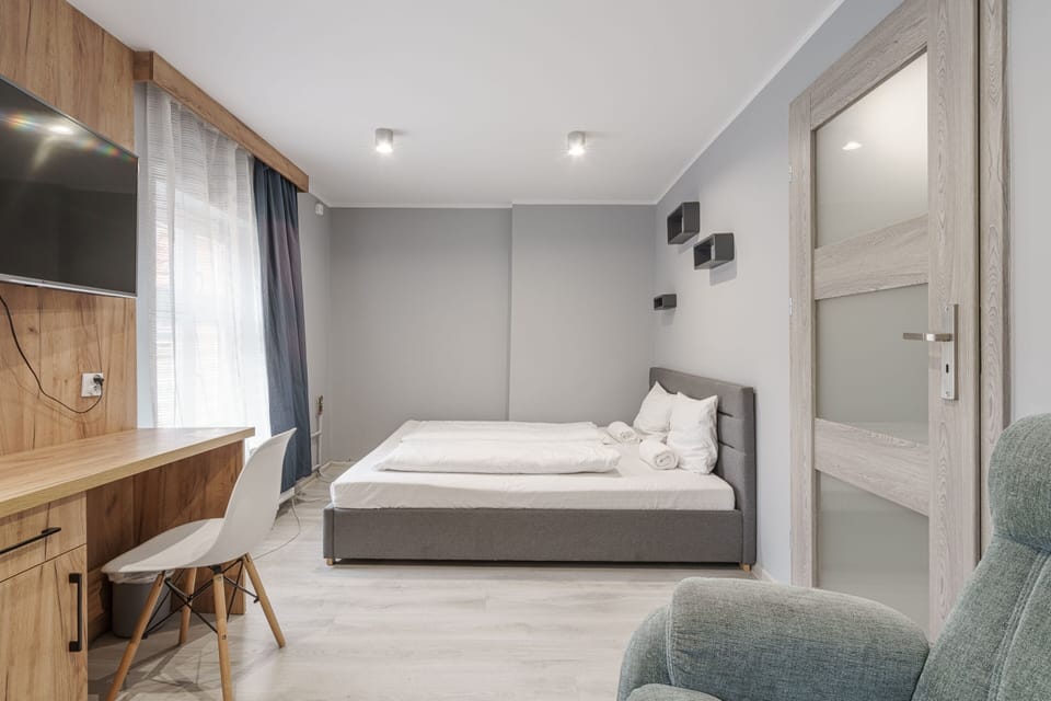 City Studio Suite | Desk, iron/ironing board, free WiFi