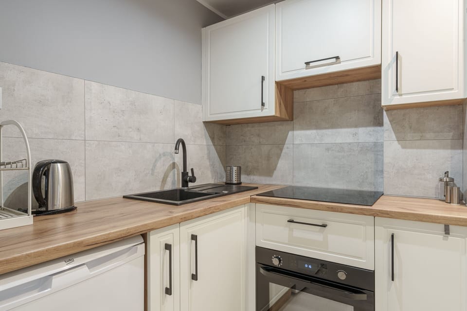 City Studio Suite | Private kitchen | Fridge, stovetop, espresso maker, coffee/tea maker
