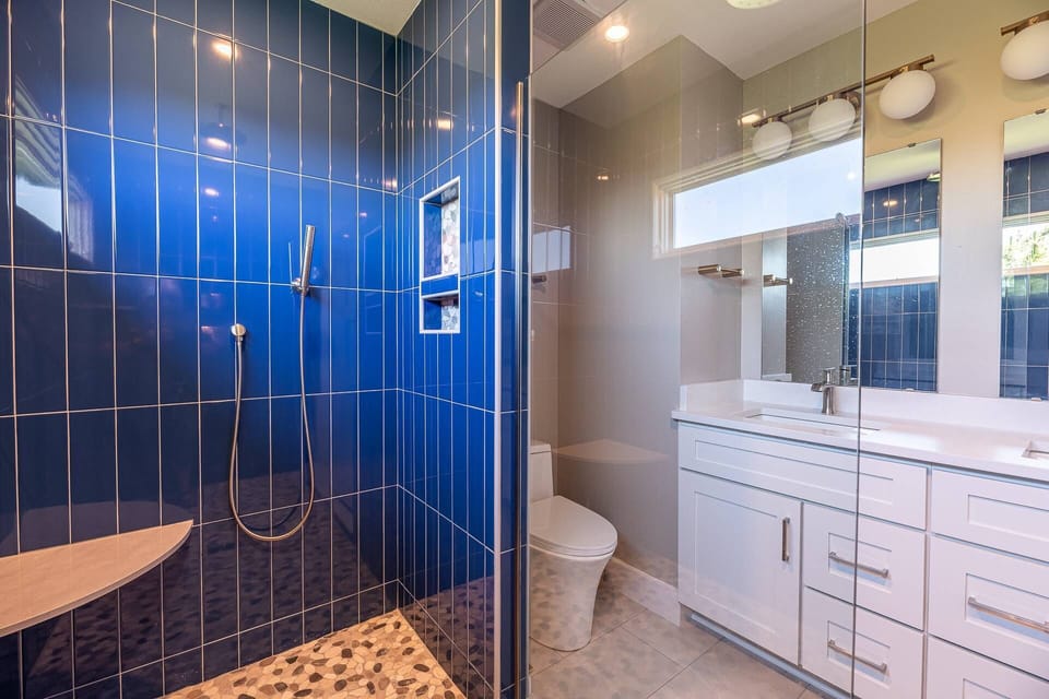 Upper Level En Suite