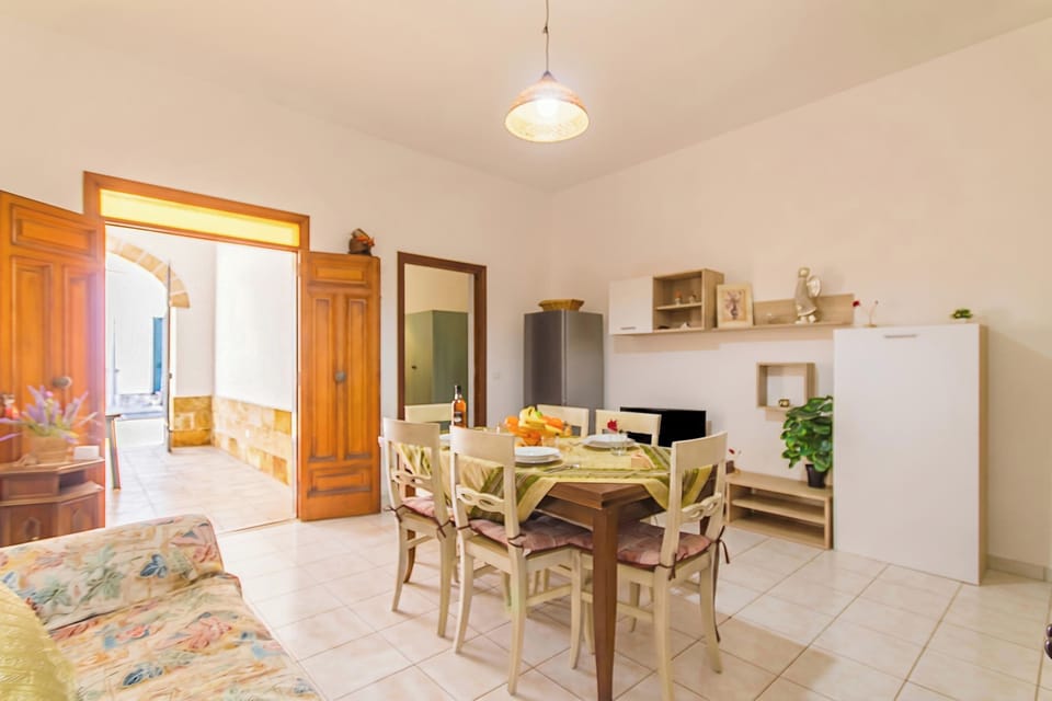 Standard Apartment, 3 Bedrooms, Microwave (Casa Lory 1 Cosy near the Sea) | Dining