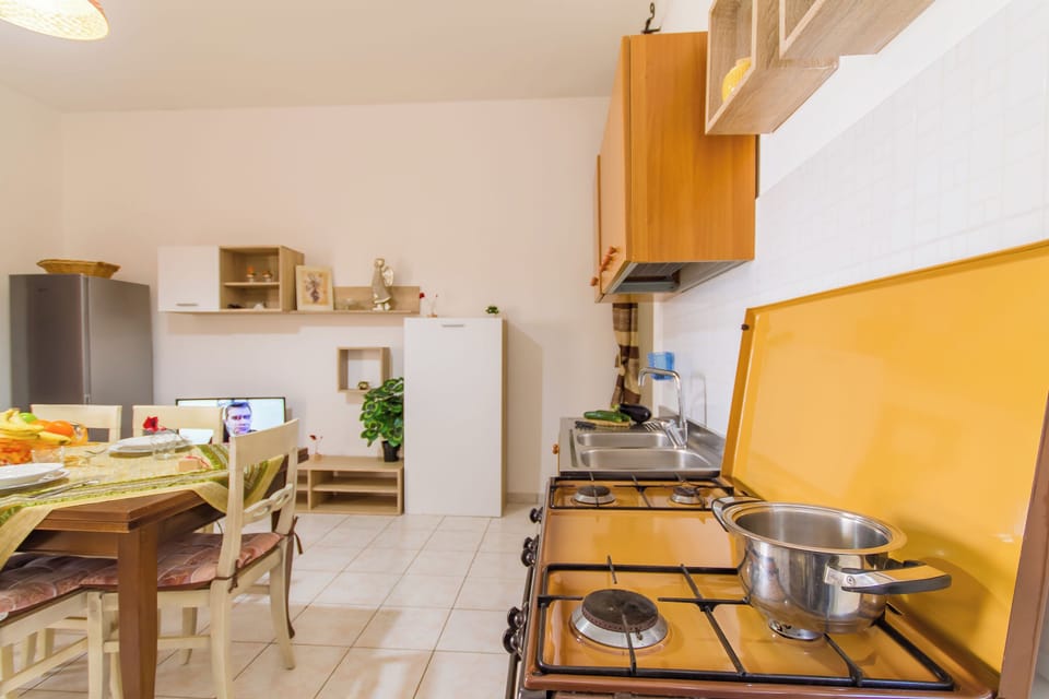 Standard Apartment, 3 Bedrooms, Microwave (Casa Lory 1 Cosy near the Sea) | Private kitchen