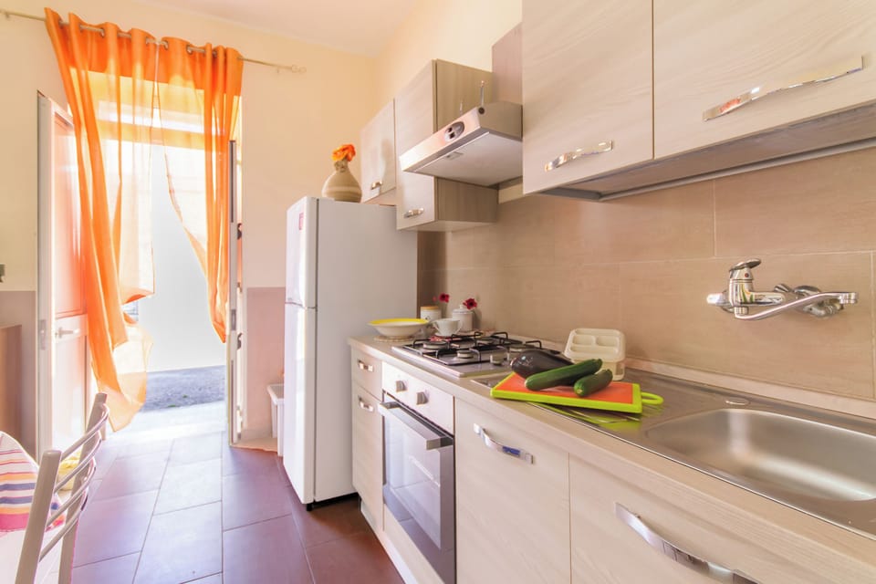 Standard Apartment, 2 Bedrooms, Balcony (Casa Lory 2 Cosy near the sea) | Private kitchen