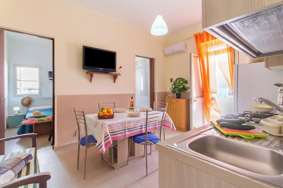 Standard Apartment, 2 Bedrooms, Balcony (Casa Lory 2 Cosy near the sea) | Dining