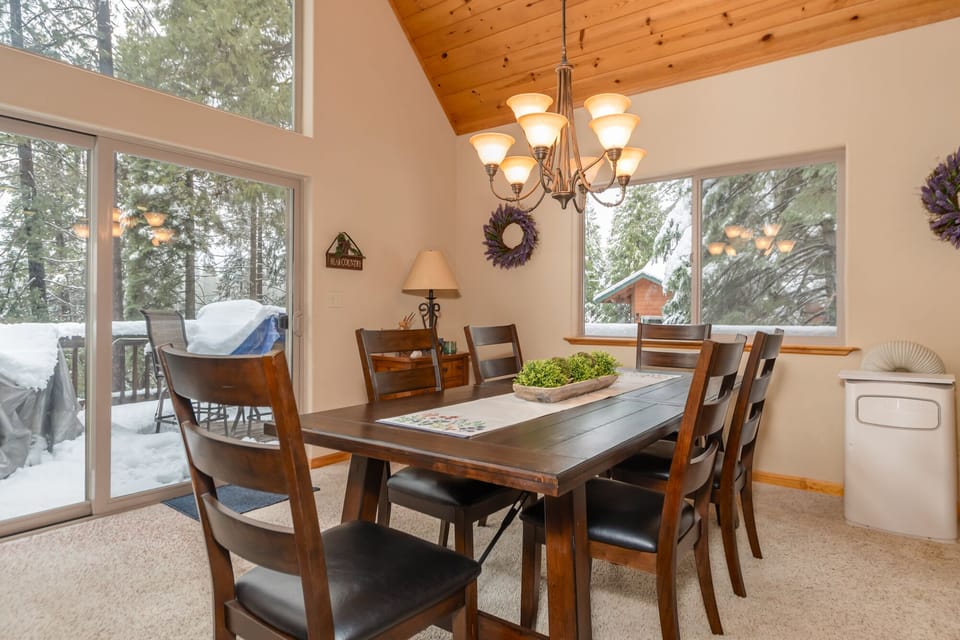 Dining Area 1