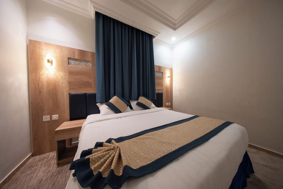 Double Room | In-room safe, desk, laptop workspace, soundproofing