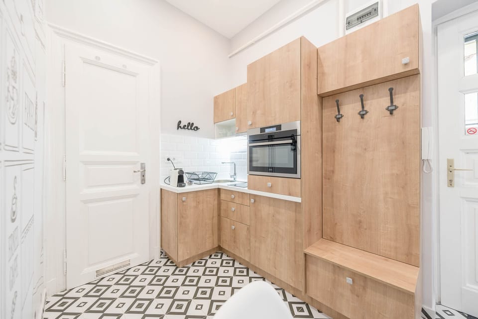 Design Studio Suite | Private kitchen | Mini-fridge, microwave, oven, stovetop
