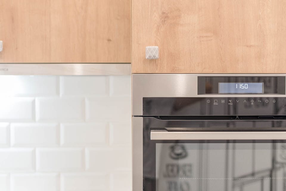 Design Studio Suite | Private kitchen | Mini-fridge, microwave, oven, stovetop