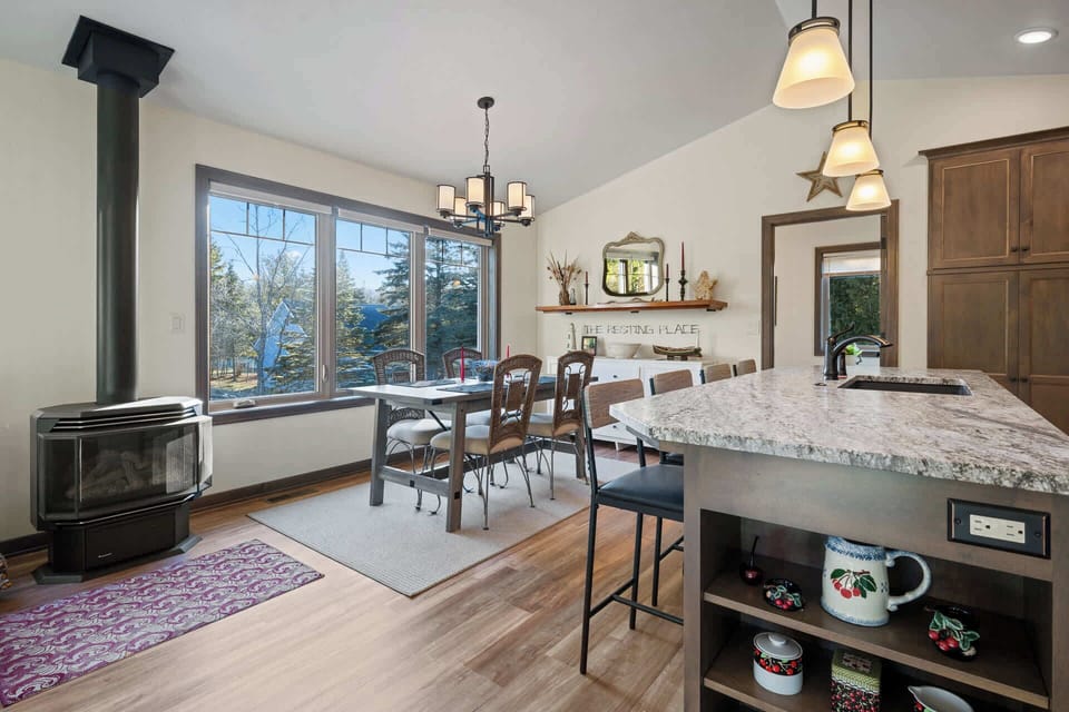 Dining area includes 4 chairs, with 2 extra provided