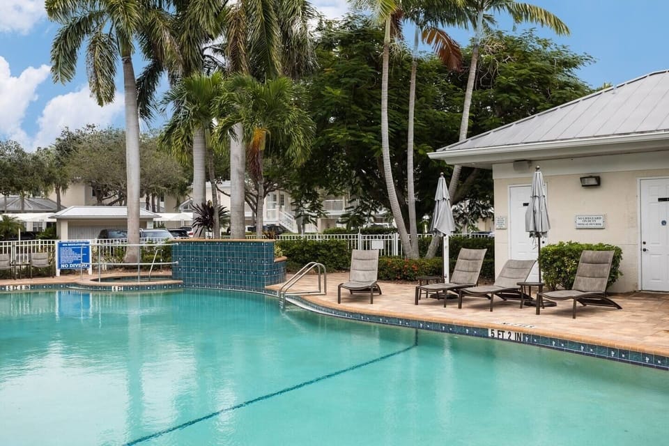 Outdoor communal pool (not heated)